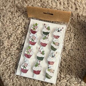 NWOT Mini Holiday Cupcake Clips